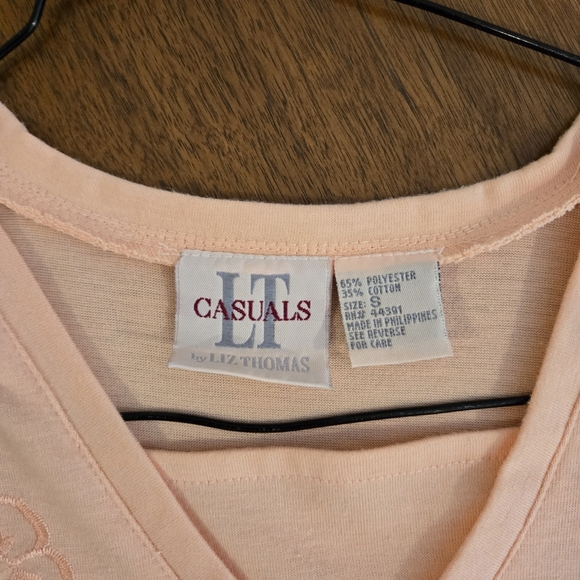 LT Casuals Peach V-Neck, Embroidered Short Sleeve Top, Size Small - Picture 8 of 8